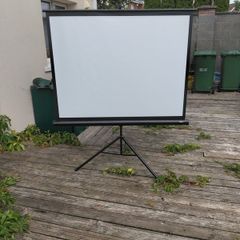 projection screen 1m high 1.3m wide folding