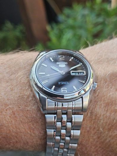 Watch Seiko 5 Automatic.