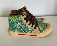 Billowy canvas trainers 12.5/31, new