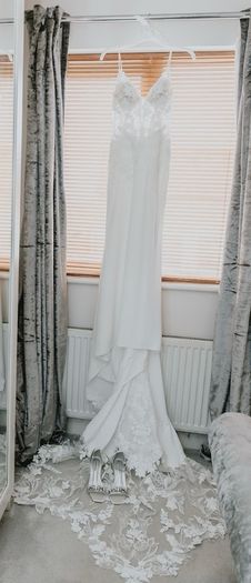 Enzoani Pearl Wedding Dress