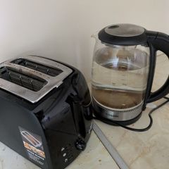 Toast and kettle