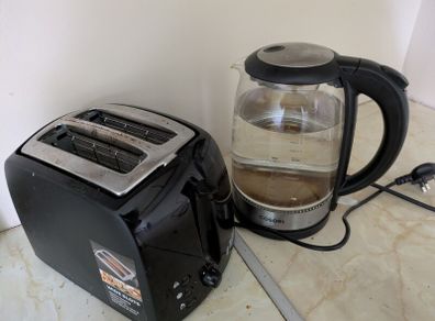 Toast and kettle