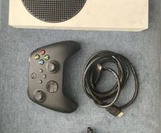 Xbox Series S 512GB + Controller + HDMI Cable