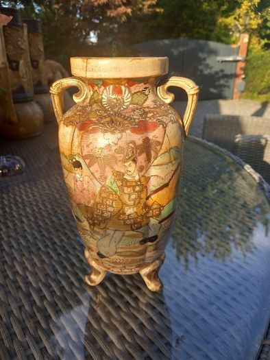 Pretty antique Japanese vase, damaged, D18