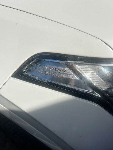 White XC90