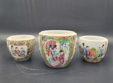 Chinese 19th century Famille Rose 3 Jars Amazing Quality Decoration