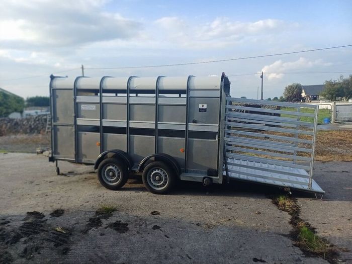 Cattle trailer