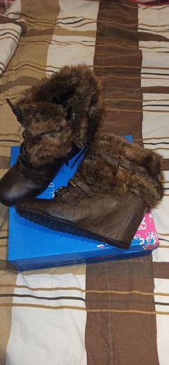 Black and brown ankle boots, weg heal