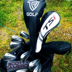 Set of Titleist Golf Clubs