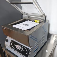Vacuum packing machine