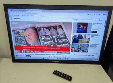Samsung 40" Monitor - No Stand