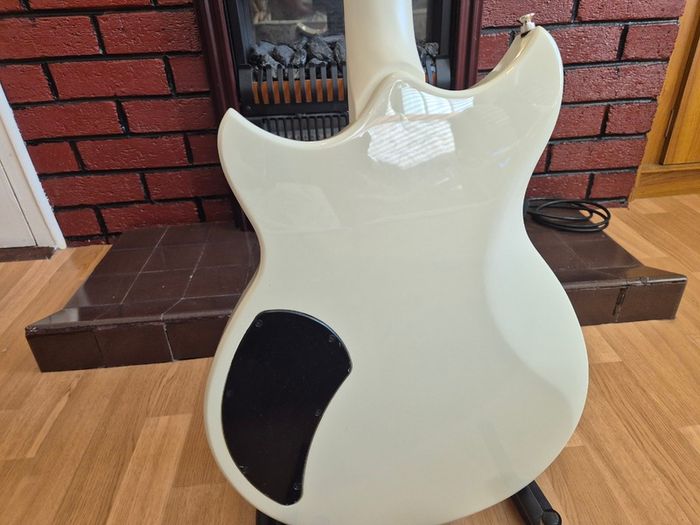 Yamaha Revstar RSE20 White Electric Guitar