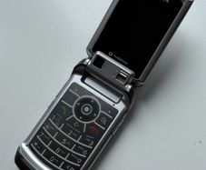 Vintage Motorola RAZR V3x Flip Phone (Vodafone) - Great Condition w/ New Battery & Cable