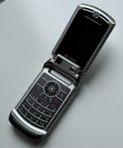 Vintage Motorola RAZR V3x Flip Phone (Vodafone) - Great Condition w/ New Battery & Cable