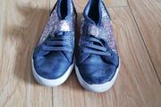 Girls shoes