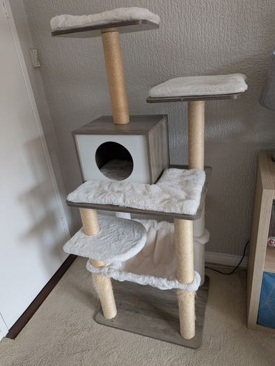 Multi Level Cat Tree Excellent Condition