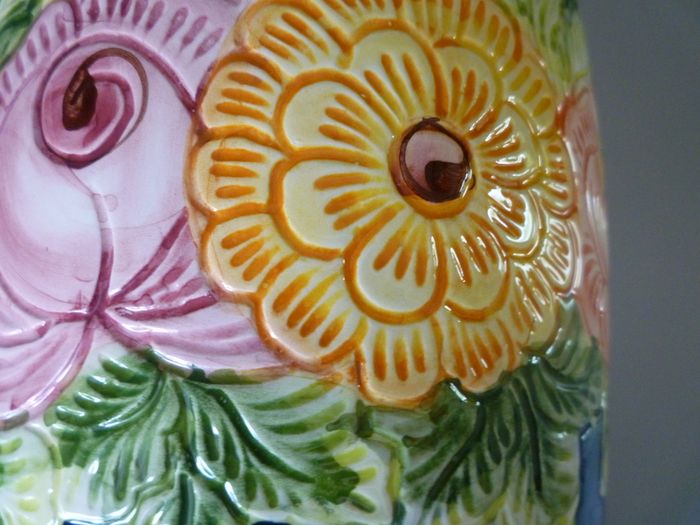 Ornamental Tall Decorative oriental Vase Immaculate