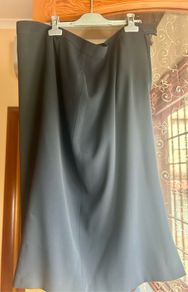 Luxury Italian tailored skirt with split size L