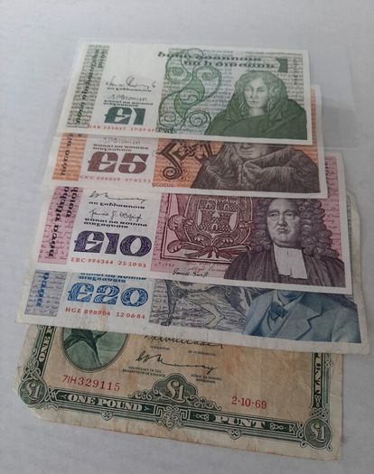 Bundle old irish bank notes