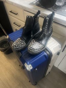 Stud snkle boots