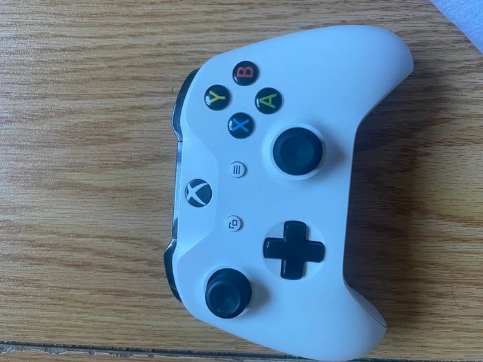 Xbox One S 1TB, + Controller and Box