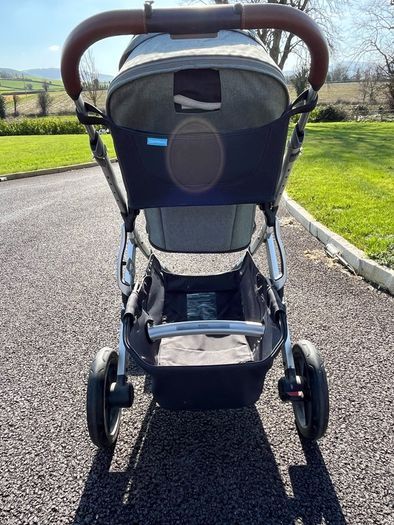 Uppababy Vista V2 Emmett Green with EUR260 accessories