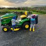 John Deere X350R tractor lawnmower Image 2