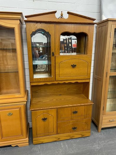 Oak Dresser & Hutch