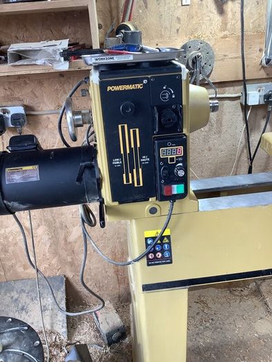 Wood turning lathe