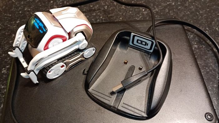 Original Cozmo working perfectly, charging dock included. Postage in Ireland OK.
