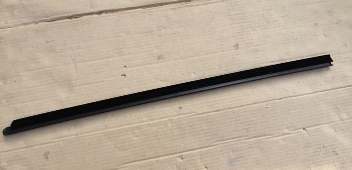 LH Front Outer Glass Rubber (Fiat Punto 176 5 Door)