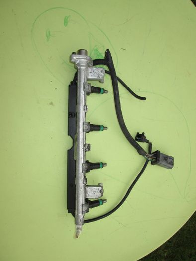 Ford Focus MK2 Injectors Rail 1.4 Petrol