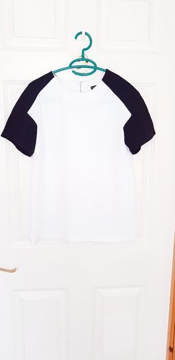 Topshop Black & White Top - Size 6