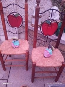 2 x chairs cottage style,
