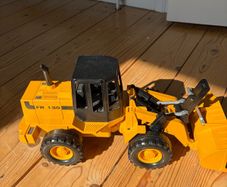 Bruder 1:16 Road Loader FR 130