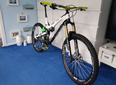 Full Carbon XL Full Suspension Enduro Intense Tracer Bike in spotless condition