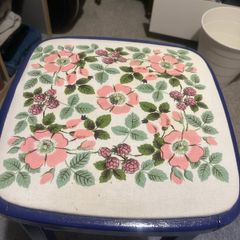 stool half sized