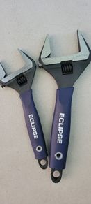 Wide jaw wrench