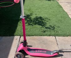 Globber pink scooter