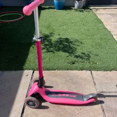 Globber pink scooter