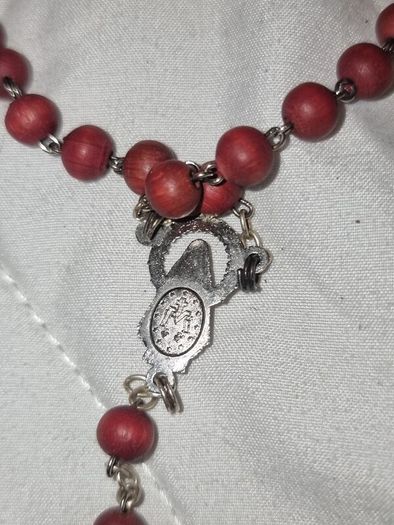 Vintage Catholic/ Saint Mary religious rosary burgundy beads
