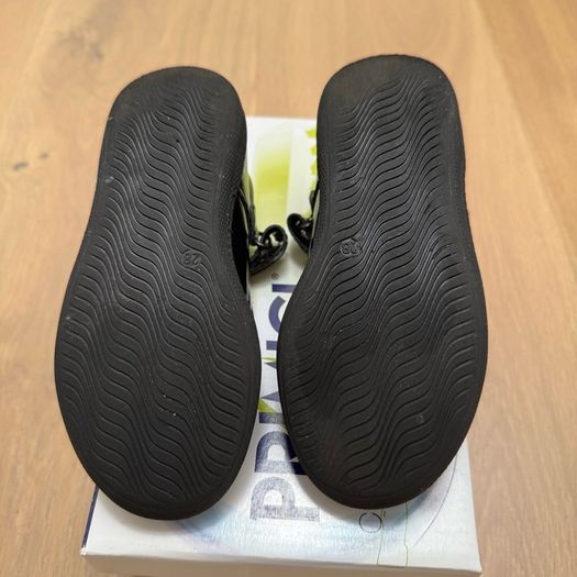 Primigi black patent school shoes size 10 EU28