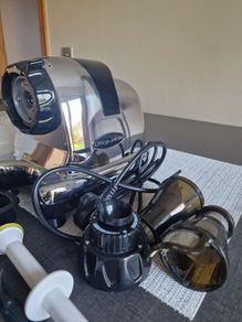 Omega juicer