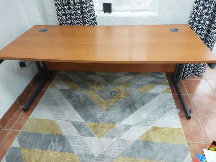 Office desk and chair