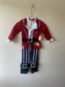 NEW Pirate costume (age 2-3)