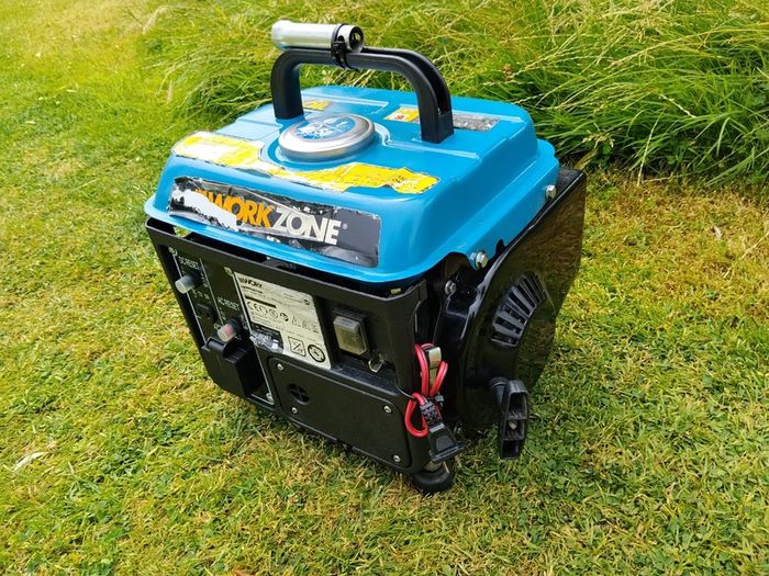 WorkZone 650W Generator with DC Charging at 10A