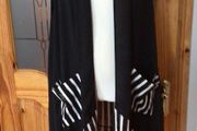 Personal Choice Ladies Black &amp; White sleeveless Cardigan size 18/20 includes postage