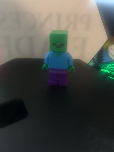 lego Minecraft zombie