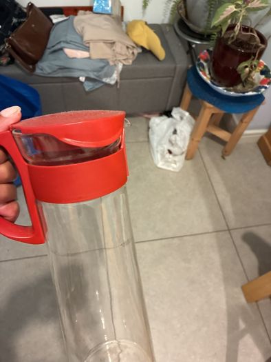 1 Litre glass jug with plastic handle and lid