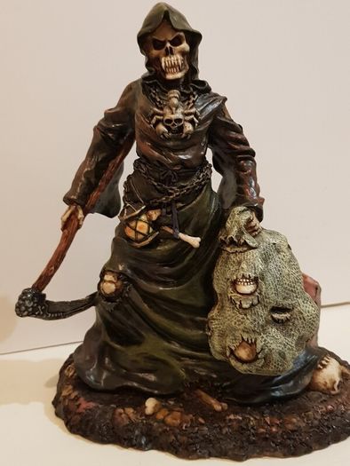 Dungeons & Dragons style large figurines X3